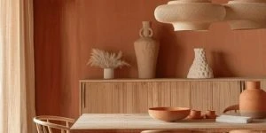 photo salle à manger bois et murs terracotta